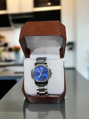 Men's Quartz Movement Round Analogue Watch with Textured Strap - 1 Pc
