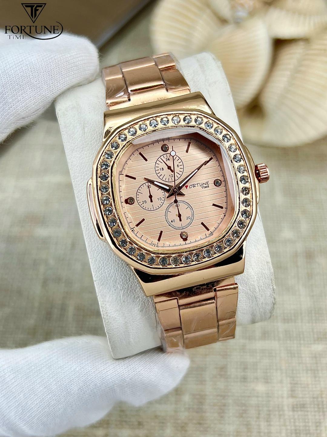 Stylish Women's Square Quartz Chain Watch - 1 Pc