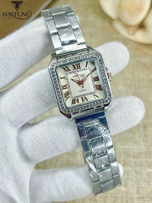 Elegant Women's Quartz Chain Strap Watch - 1 Pc, Water Resistant